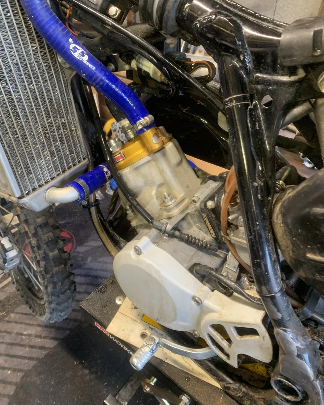85 YZ